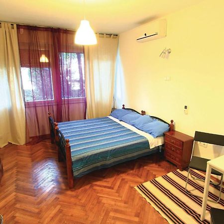 1 Bedroom Awesome Apartment In Pula Exterior foto
