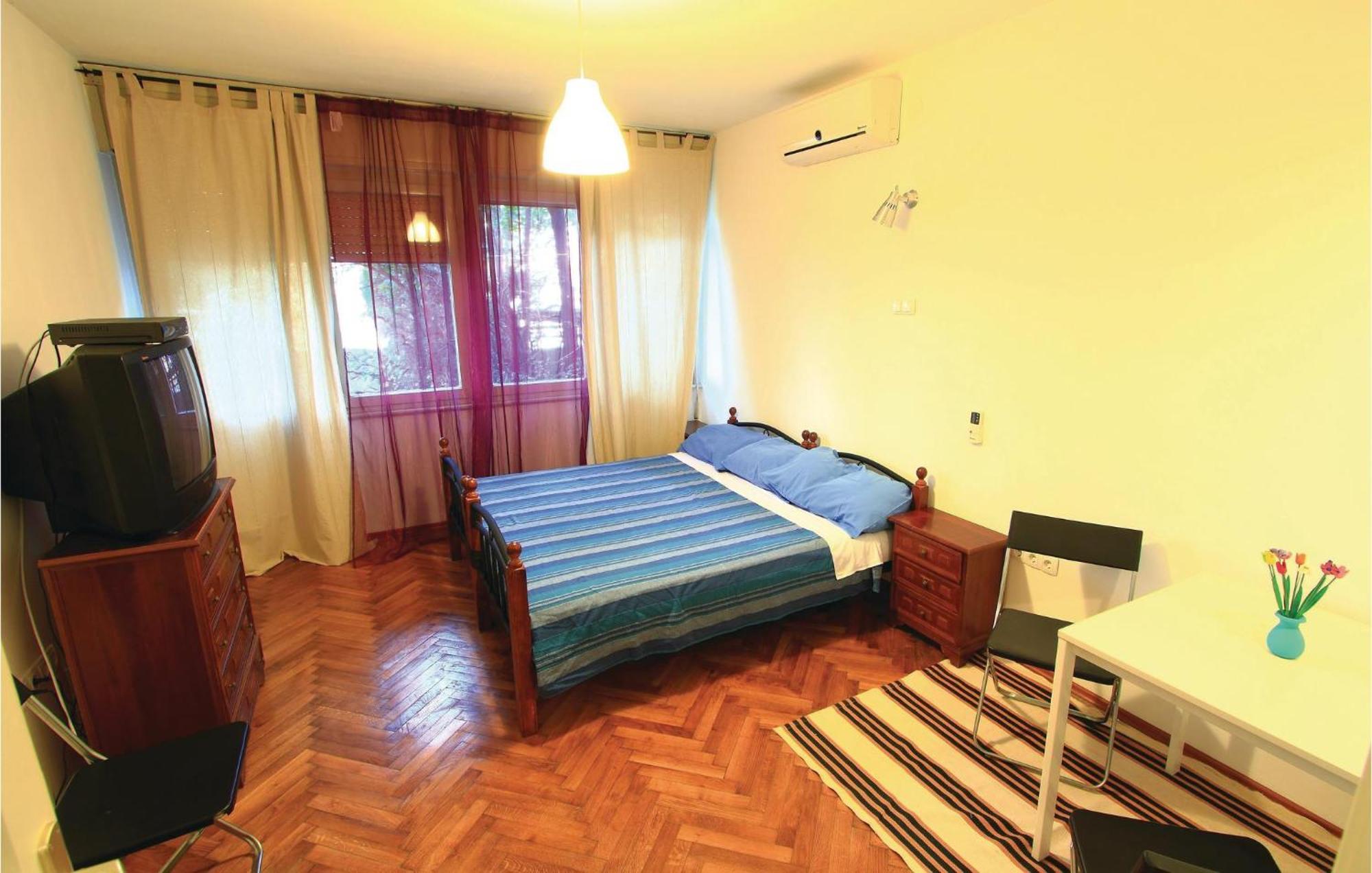 1 Bedroom Awesome Apartment In Pula Exterior foto